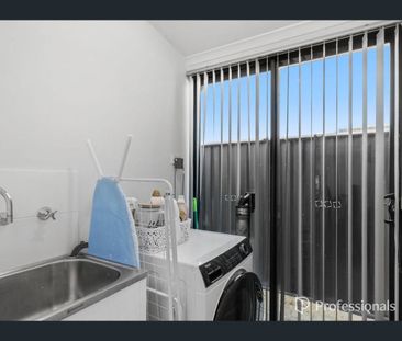39 Grandis Drive, Baldivis, WA 6171 - Photo 2