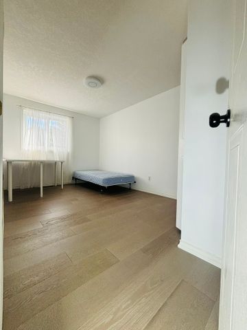 For Lease - 327 Cornridge Place, Waterloo, Ontario - Photo 4