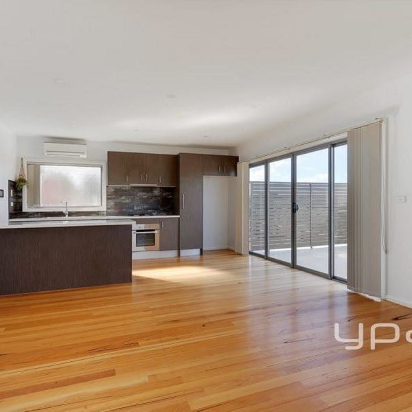 UPMARKET TOWN "HOME" IN PRESTIGE LOCALE, TOTALLY MAINTENANCE FREE! - Photo 1