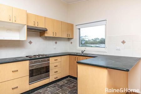 Charming 3 Bedroom Home! - Photo 5