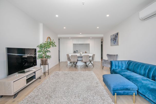 Spacious 3-Bedroom Apartment with Stunning City Views in Brunswick East - Photo 1