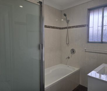 Freshly Painted 3 bedroom - Photo 4