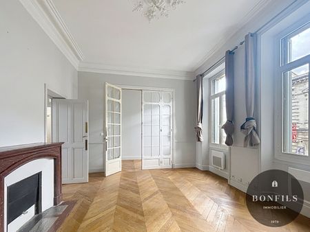 A LOUER AVIGNON INTRAMUROS ( 84000 ) : Appartement non meublé - 4 pièces - 1er étage - charme de l'ancien !, - Photo 2