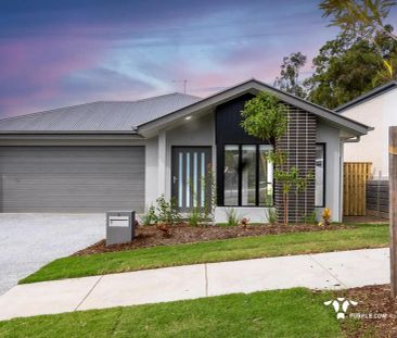 “Two living, Butlers pantry, Aircon and Large Living areas.” - Photo 2