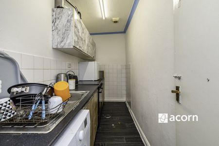 Flat to rent - Manor Road, Chatham, ME4 - Photo 4