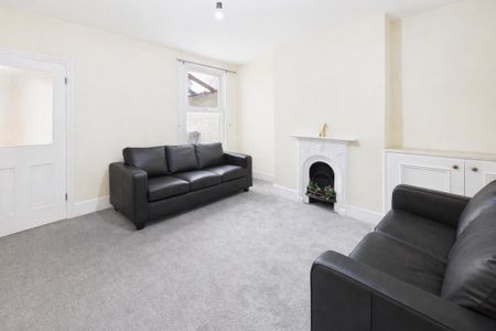 4 bedroom end of terrace house to rent - Photo 5