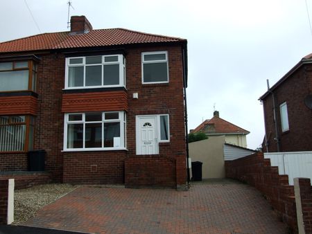 3 bed semi-detached house to rent in Oakfield Road, Lobley Hill, NE11 - Photo 4