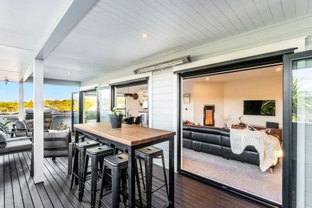 Private, elevated home 2 train stops from the CBD! - Photo 2