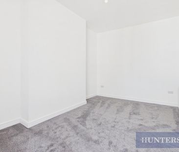 2 bedroom Flat To Let - Photo 2