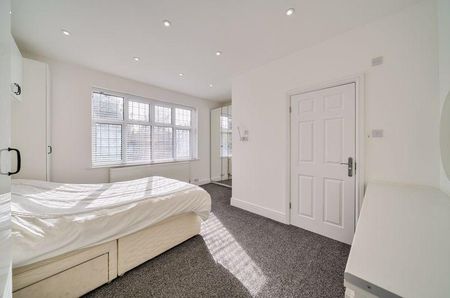 4 bedroom detached house to rent - Photo 5