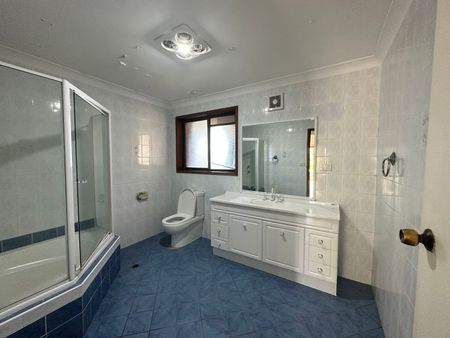 Downstairs Flat With Stunning Waterfront! - Photo 2
