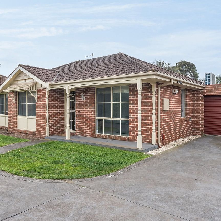 Two bedroom Unit in a quiet setting. - Photo 1