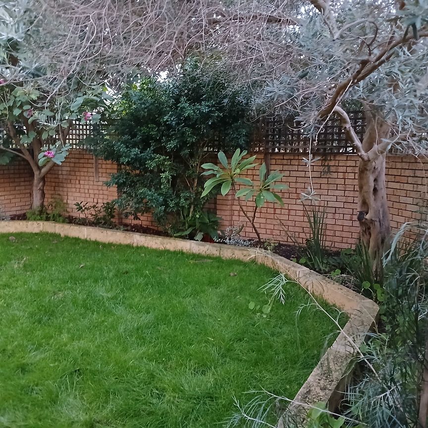 Bassendean - Photo 1