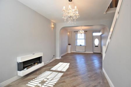 3 bedroom terraced house to rent - Photo 3