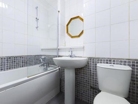 1 bedroom ground floor flat to rent - Photo 4