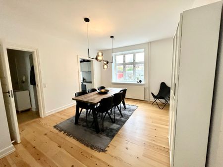 Indbydende stuelejlighed med lys og god atmosfære - Foto 4