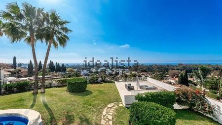 Alquiler de casa o chalet independiente en Urbanización Elviria - Photo 2