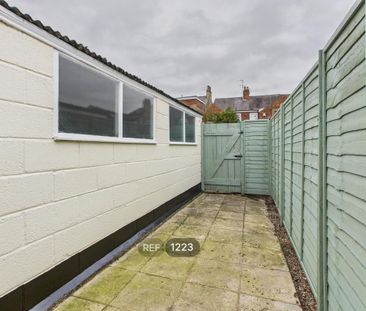 2 bedroom terraced house to rent - Photo 2