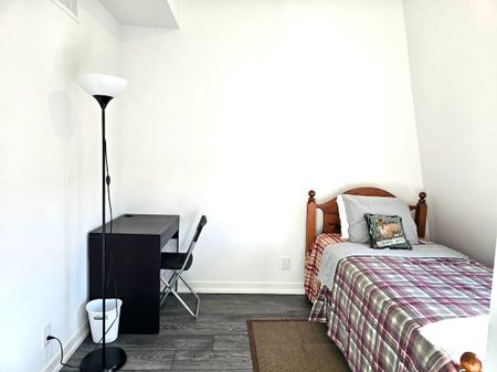 For Lease - 10 Spruce Pines Crescent Unit# Room2, Toronto, Ontario - Photo 5