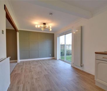 4 bedroom detached house to rent - Photo 3