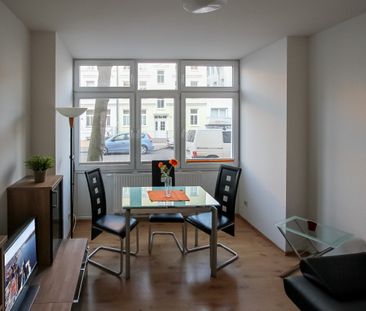 Ihre flexible und möblierte Wohnlösung mit Balkon in perfekter Lage! - Photo 2