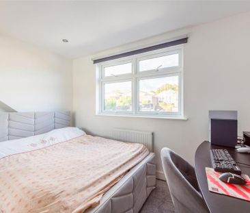 5 bedroom semi-detached bungalow to rent - Photo 3