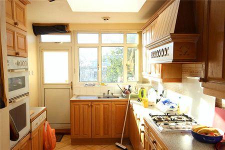 3 bedroom end of terrace house to rent - Photo 5