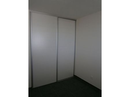 Location Appartement 2 pièces 43m² ST DENIS 97400 - Photo 3