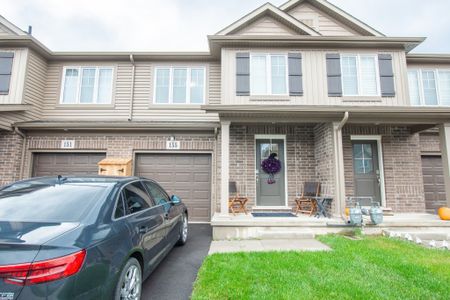Bright & Spacious 3 Bedroom Townhouse in Welland!! - Photo 4