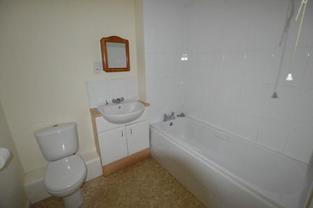 2 bedroom flat to rent - Photo 4