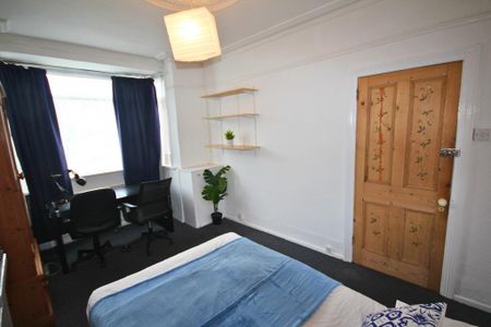 4 bedroom terraced house to rent - Photo 5