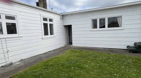 Student Rental - Five Bedrooms - Ferguson Street - Photo 3