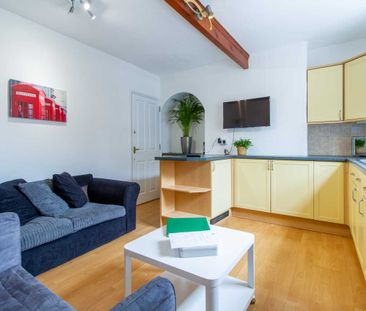 Room 2 - Photo 1