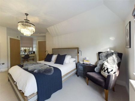 4 bedroom semi-detached house to rent - Photo 4