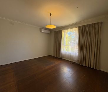 Family 3 Bedroom House in Premium Glen Waverley School Zone - Photo 2