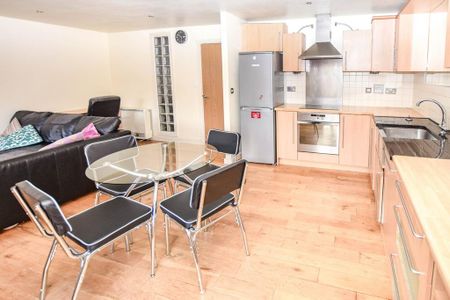 3 bedroom flat to rent - Photo 5