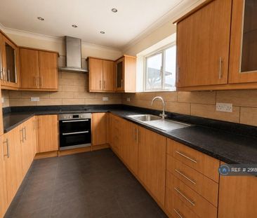 3 bedroom terraced house to rent - Photo 4