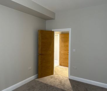 3 Bed Flat, Welldon Crescent, HA1 - Photo 5