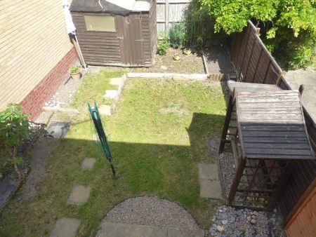 2 bedroom terraced house to rent - Photo 3