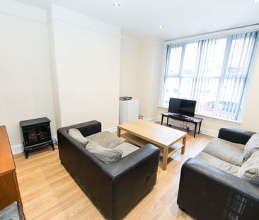 Welton Mount, Hyde Park, Leeds - Photo 2