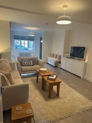 Lovely Room in Victorian Cottage - Photo 1