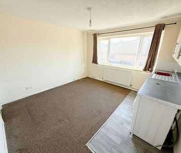 Eldon Way, Hockley, SS5 - Photo 2