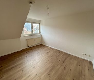 Dachgeschosswohnung mit zwei Zimmern und wunderschönem Ausblick! - Photo 5