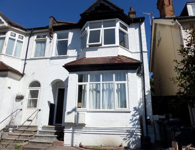 3 bedroom flat to rent - Photo 1