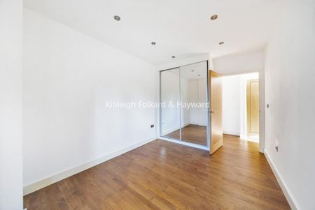 3 bedroom flat to rent - Photo 4