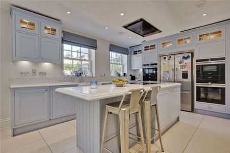 An exceptional detached home situated in an exclusive gated development. - Photo 2