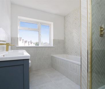 3 bedroom end of terrace house to rent - Photo 4