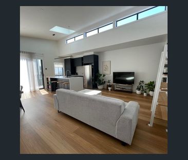 MODERN TWO BEDROOM TOWNHOUSE - Photo 4