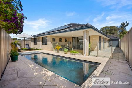 $800 per week including monthly pool maintenance Chemicals at the tenants expense Family Paradise with Pool and Plenty of Space! - Photo 2