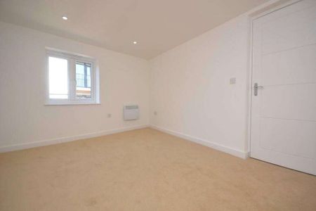A second floor two bedroom apartment to rent, in the heart of Reading's town centre. - Photo 4